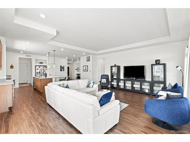 58 S Oak Hill Ct, Aurora, CO 80018