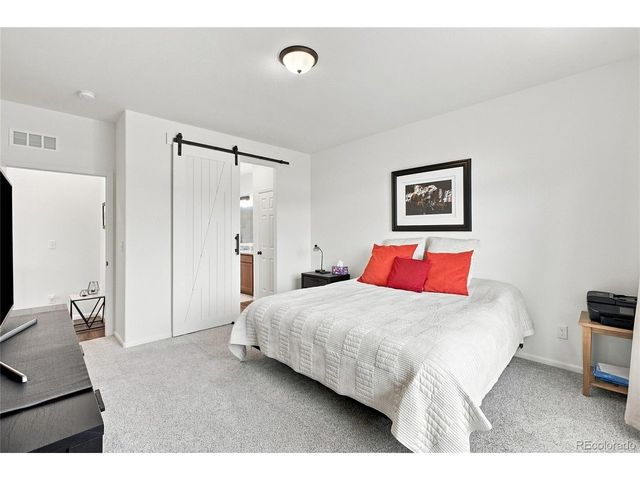 58 S Oak Hill Ct, Aurora, CO 80018