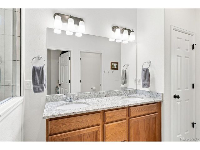 58 S Oak Hill Ct, Aurora, CO 80018