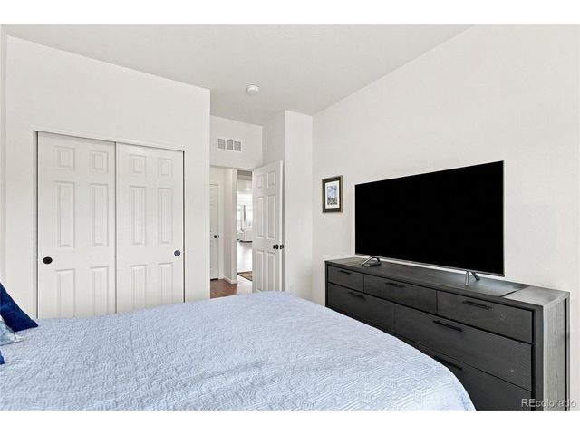 58 S Oak Hill Ct, Aurora, CO 80018