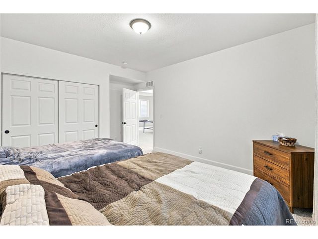 58 S Oak Hill Ct, Aurora, CO 80018