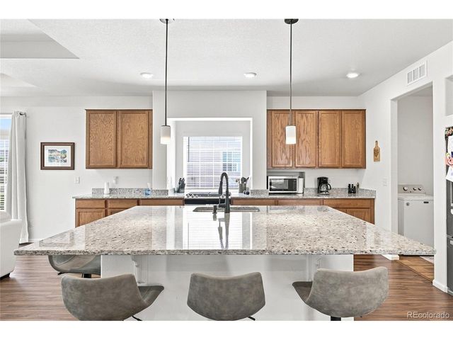 58 S Oak Hill Ct, Aurora, CO 80018