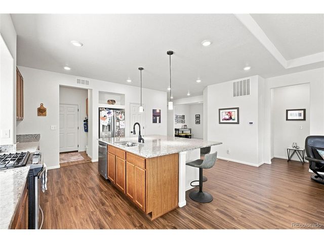 58 S Oak Hill Ct, Aurora, CO 80018