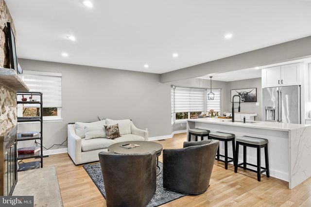 4 ASHTON DR, Voorhees, NJ 08043