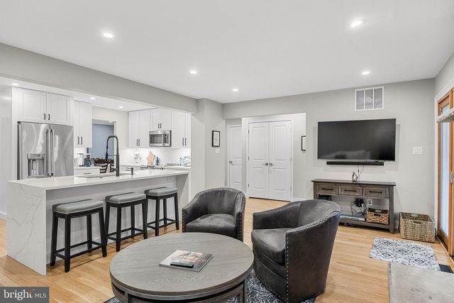 4 ASHTON DR, Voorhees, NJ 08043