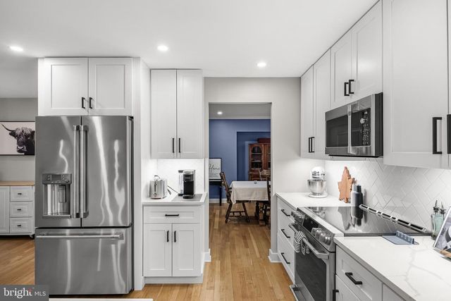 4 ASHTON DR, Voorhees, NJ 08043