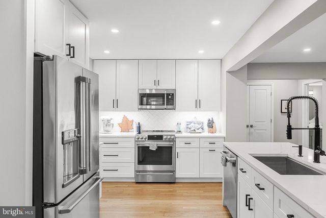 4 ASHTON DR, Voorhees, NJ 08043