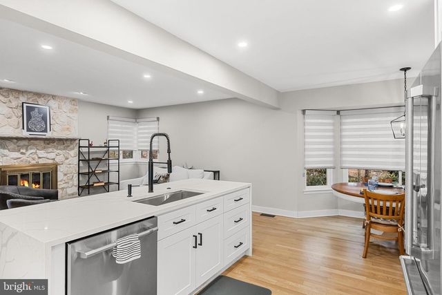 4 ASHTON DR, Voorhees, NJ 08043