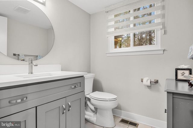 4 ASHTON DR, Voorhees, NJ 08043