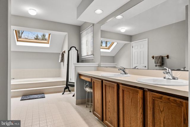 4 ASHTON DR, Voorhees, NJ 08043