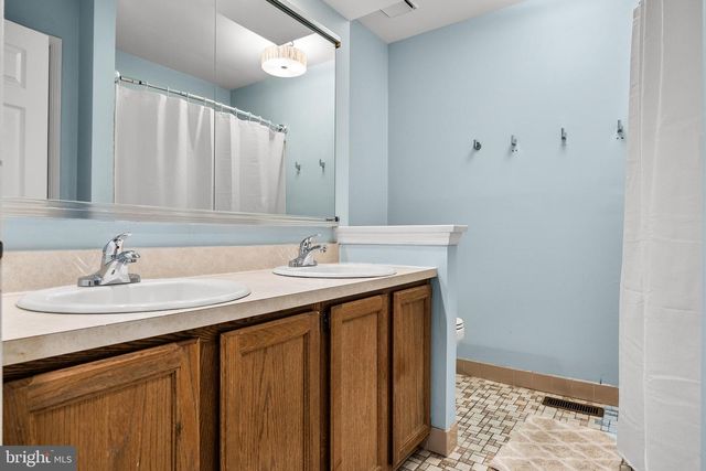 4 ASHTON DR, Voorhees, NJ 08043