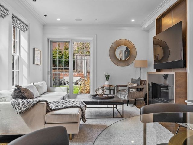 5 Joy Res One, Boston, MA 02108