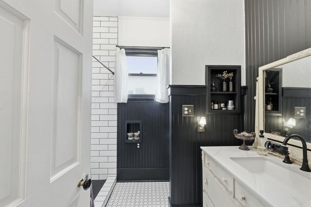 703 W Buck ST, Caldwell, TX 77836