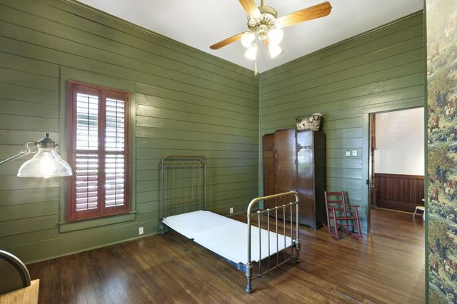 703 W Buck ST, Caldwell, TX 77836