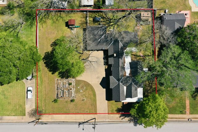 703 W Buck ST, Caldwell, TX 77836