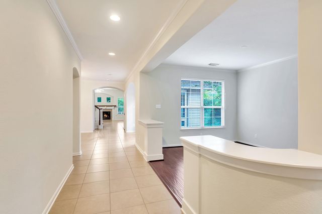 31 Middle Gate, The Woodlands, TX 77382