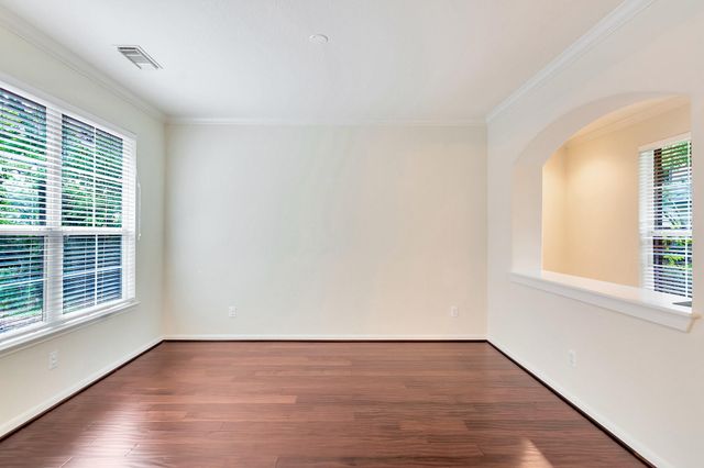 31 Middle Gate, The Woodlands, TX 77382