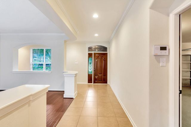 31 Middle Gate, The Woodlands, TX 77382