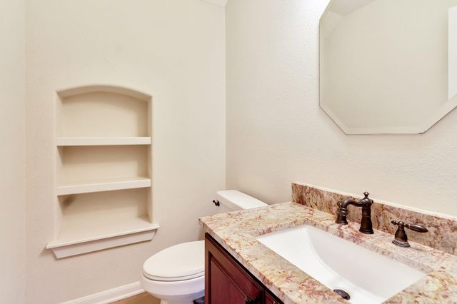 31 Middle Gate, The Woodlands, TX 77382