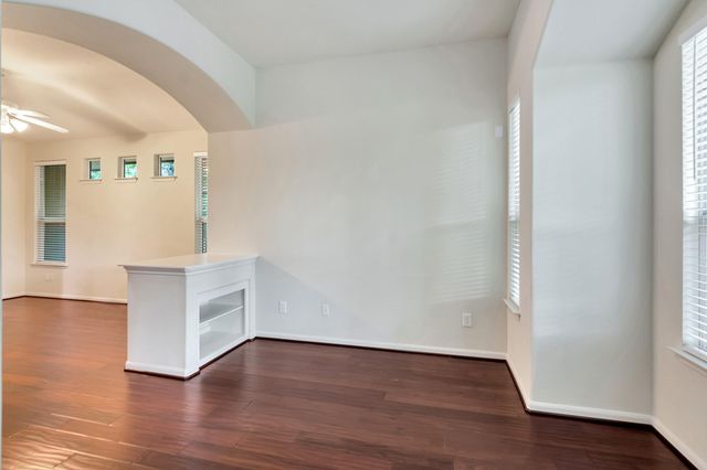 31 Middle Gate, The Woodlands, TX 77382