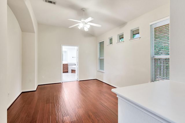 31 Middle Gate, The Woodlands, TX 77382