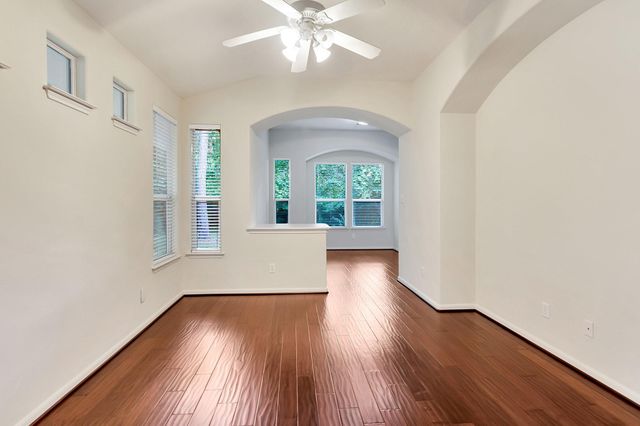 31 Middle Gate, The Woodlands, TX 77382