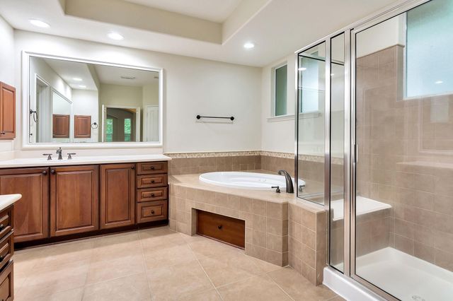 31 Middle Gate, The Woodlands, TX 77382