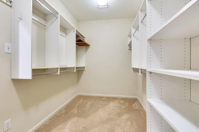 31 Middle Gate, The Woodlands, TX 77382