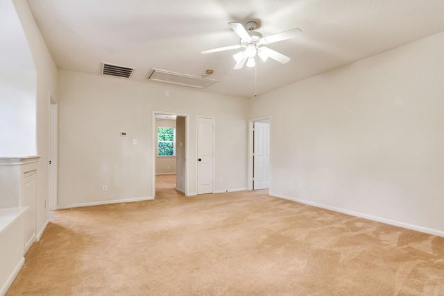 31 Middle Gate, The Woodlands, TX 77382