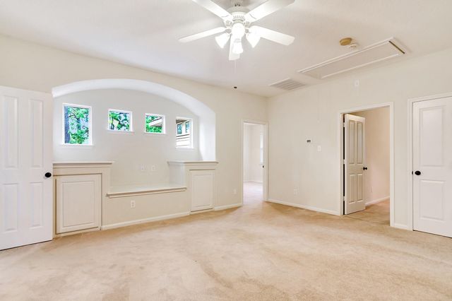 31 Middle Gate, The Woodlands, TX 77382