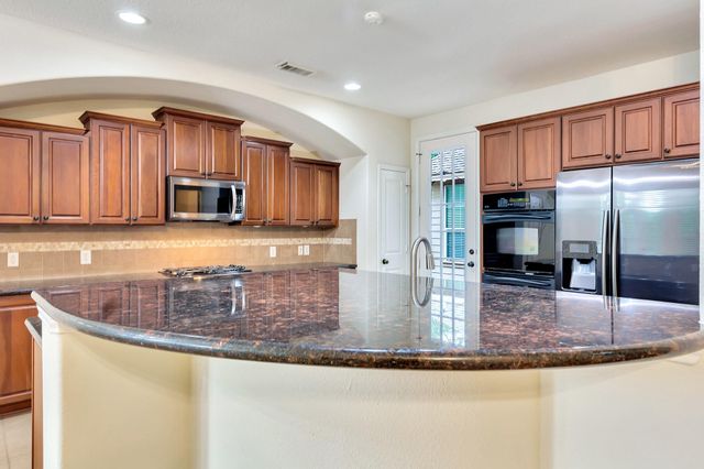 31 Middle Gate, The Woodlands, TX 77382