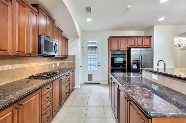 31 Middle Gate, The Woodlands, TX 77382