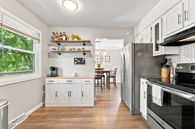 4407 67th Street, Urbandale, IA 50322