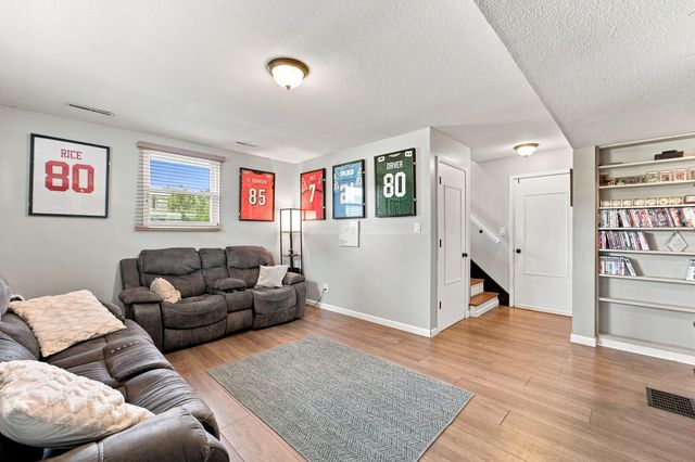 4407 67th Street, Urbandale, IA 50322