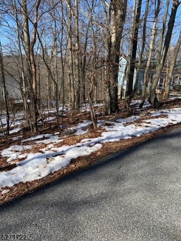 43 Hampton Rd, West Milford Twp., NJ 07421