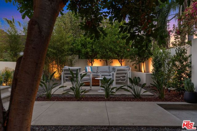 1640 N Gardner Street, Los Angeles, CA 90046