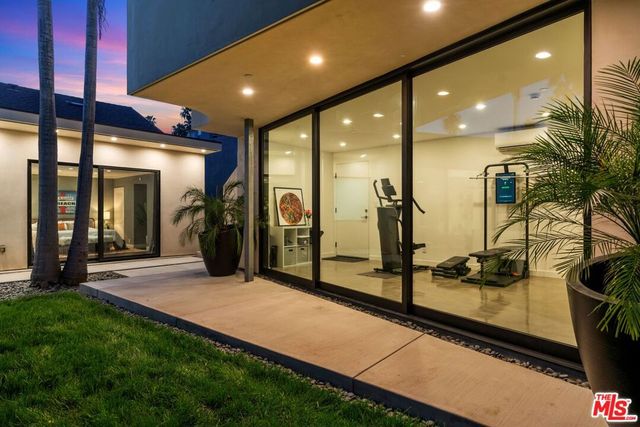 1640 N Gardner Street, Los Angeles, CA 90046