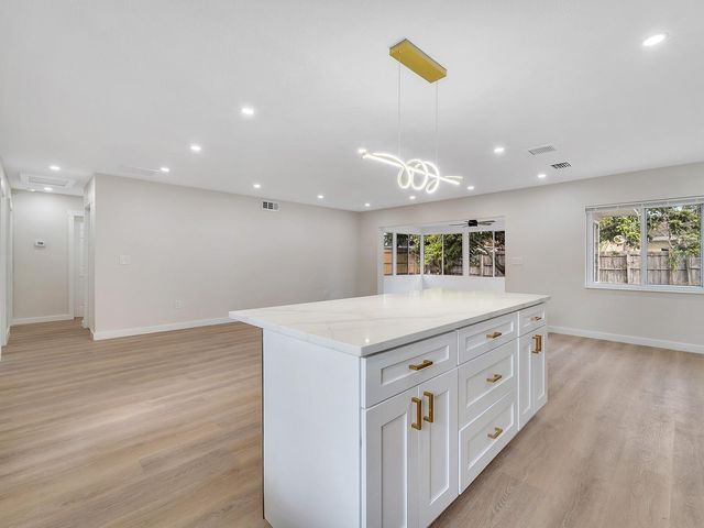 1324 CHESTERFIELD DRIVE, Clearwater, FL 33756