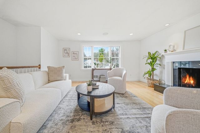 8 Stanley Drive, Framingham, MA 01701