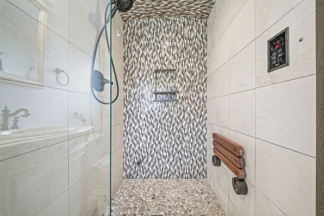 8 Stanley Drive, Framingham, MA 01701