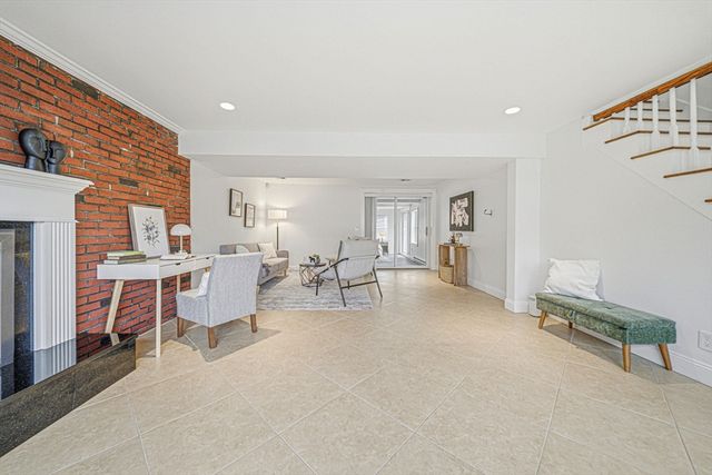 8 Stanley Drive, Framingham, MA 01701