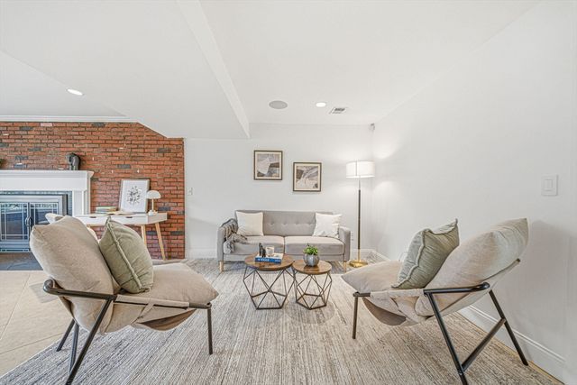 8 Stanley Drive, Framingham, MA 01701