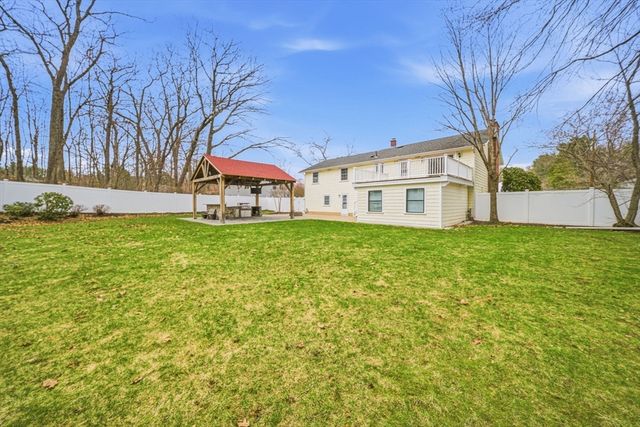 8 Stanley Drive, Framingham, MA 01701