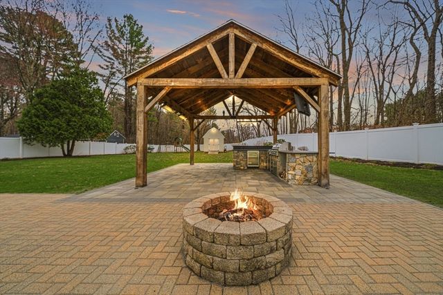 8 Stanley Drive, Framingham, MA 01701