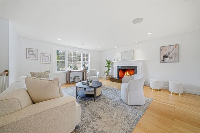 8 Stanley Drive, Framingham, MA 01701