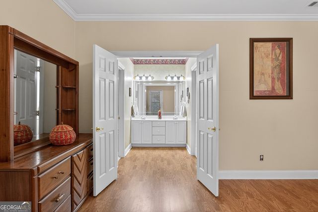 623 Walton Way, Macon, GA 31204