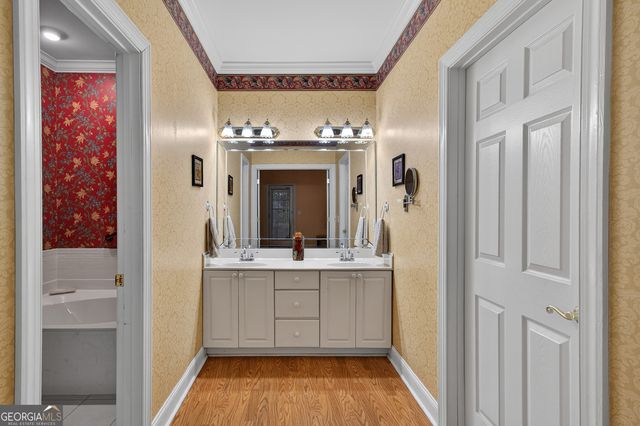 623 Walton Way, Macon, GA 31204