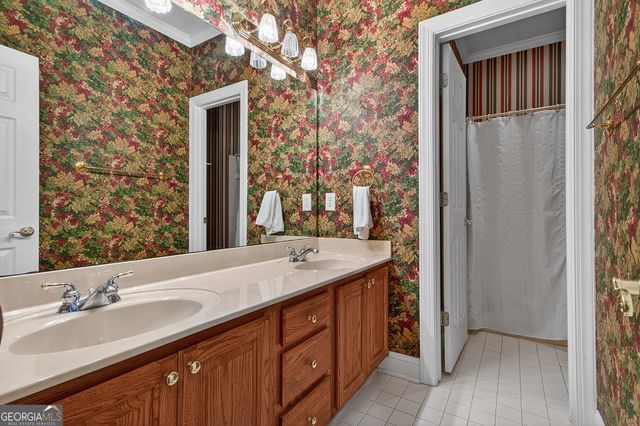 623 Walton Way, Macon, GA 31204