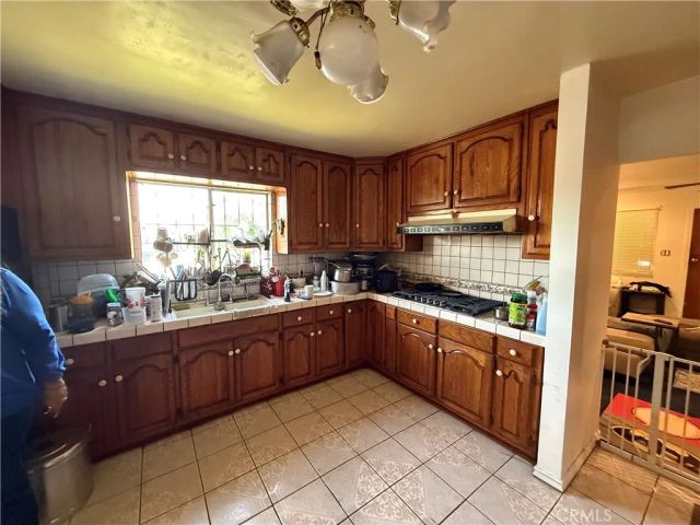 7651 Miramonte, Los Angeles, CA 90001