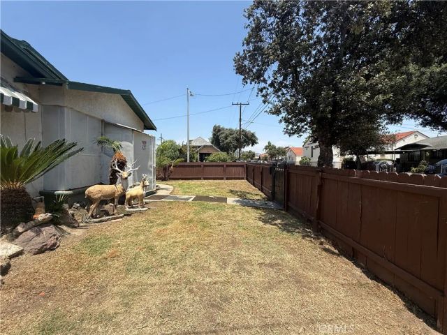 7651 Miramonte, Los Angeles, CA 90001